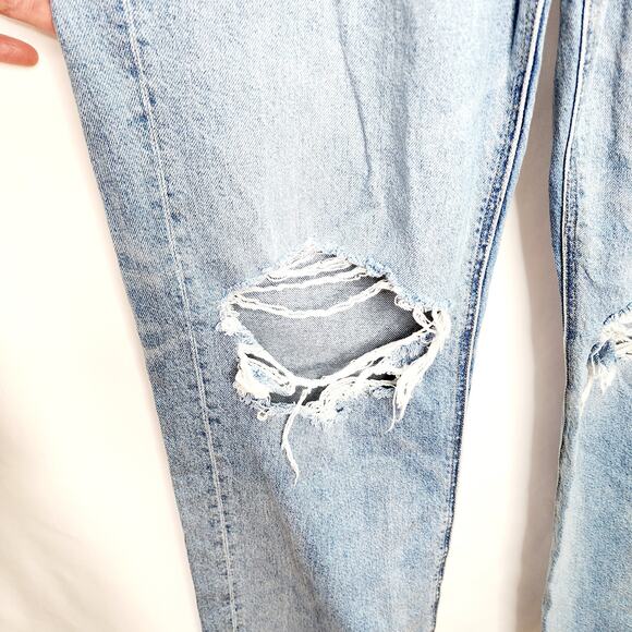 American Eagle Low Rise Baggy Straight Leg Light Wash Distressed Women's Jeans - Picture 10 of 15